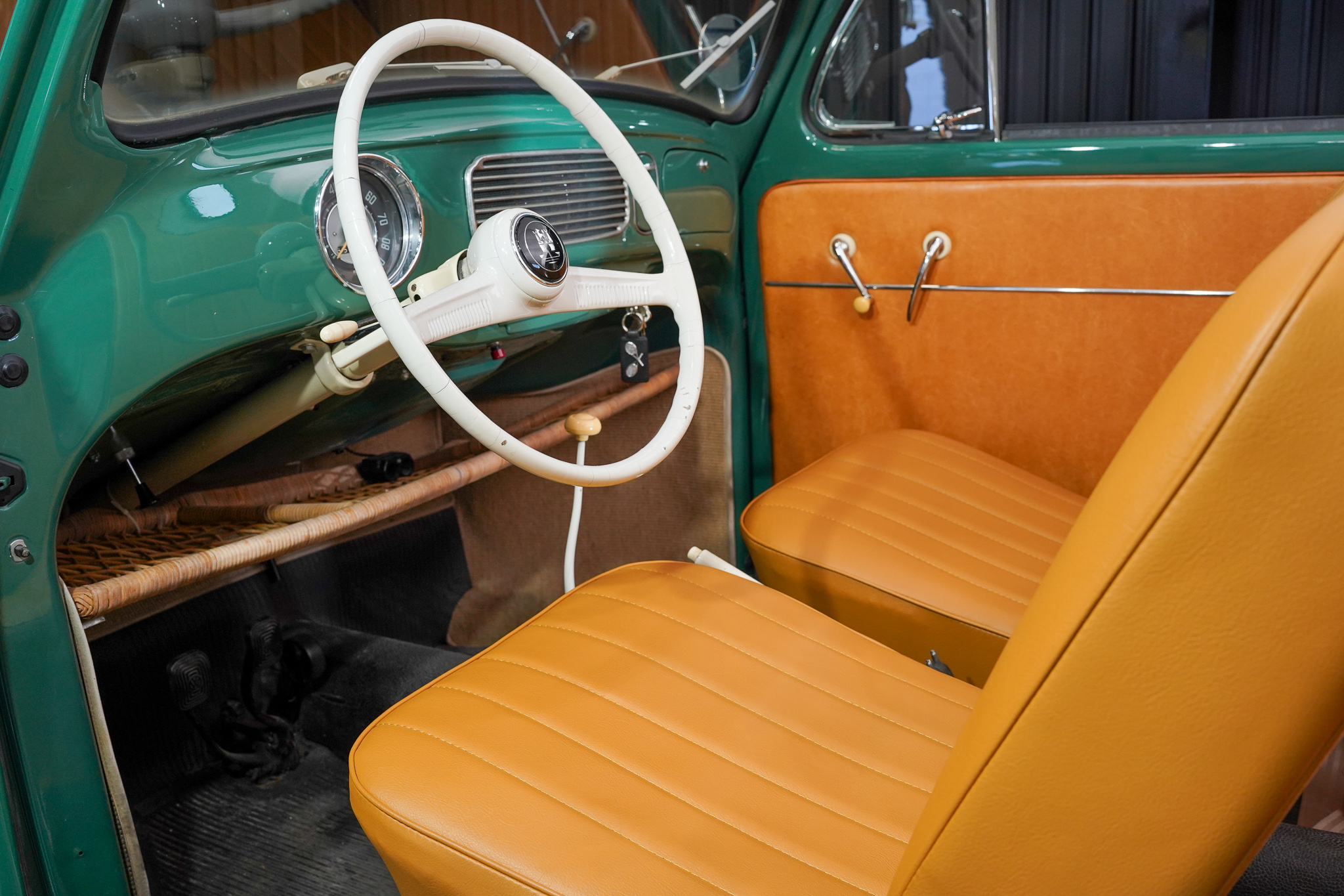 1957 VW TYPE1 BEETLE OVAL WINDOW オーバルビートル | 京都のクラシックカー専門店【MB ENTERPRISE】